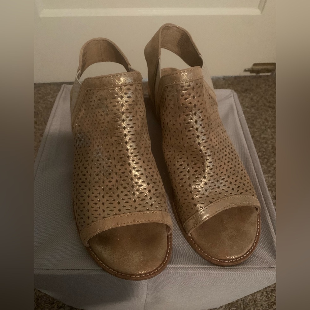 Sofft Tan Perforated Women's Sandals